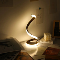 Moderne spiralförmige LED-Tischleuchte mit USB-Anschluss