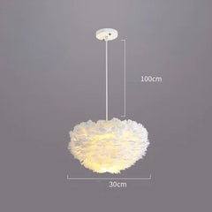 LED-Pendelleuchte im nordischen Federdesign