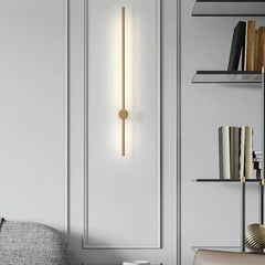 Minimalistische LED-Streifen-Wandleuchte in Schwarz und Gold