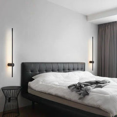 Minimalistische LED-Streifen-Wandleuchte in Schwarz und Gold
