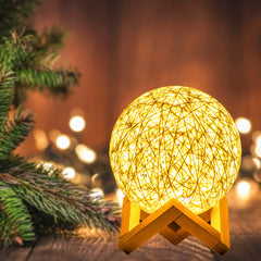 Nordische Tischlampe aus Holz mit Mondprojektion
