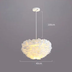 LED-Pendelleuchte im nordischen Federdesign