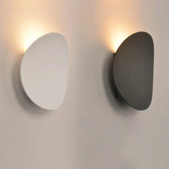 Schlichte, moderne, runde LED-Wandleuchte