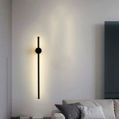 Minimalistische LED-Streifen-Wandleuchte in Schwarz und Gold